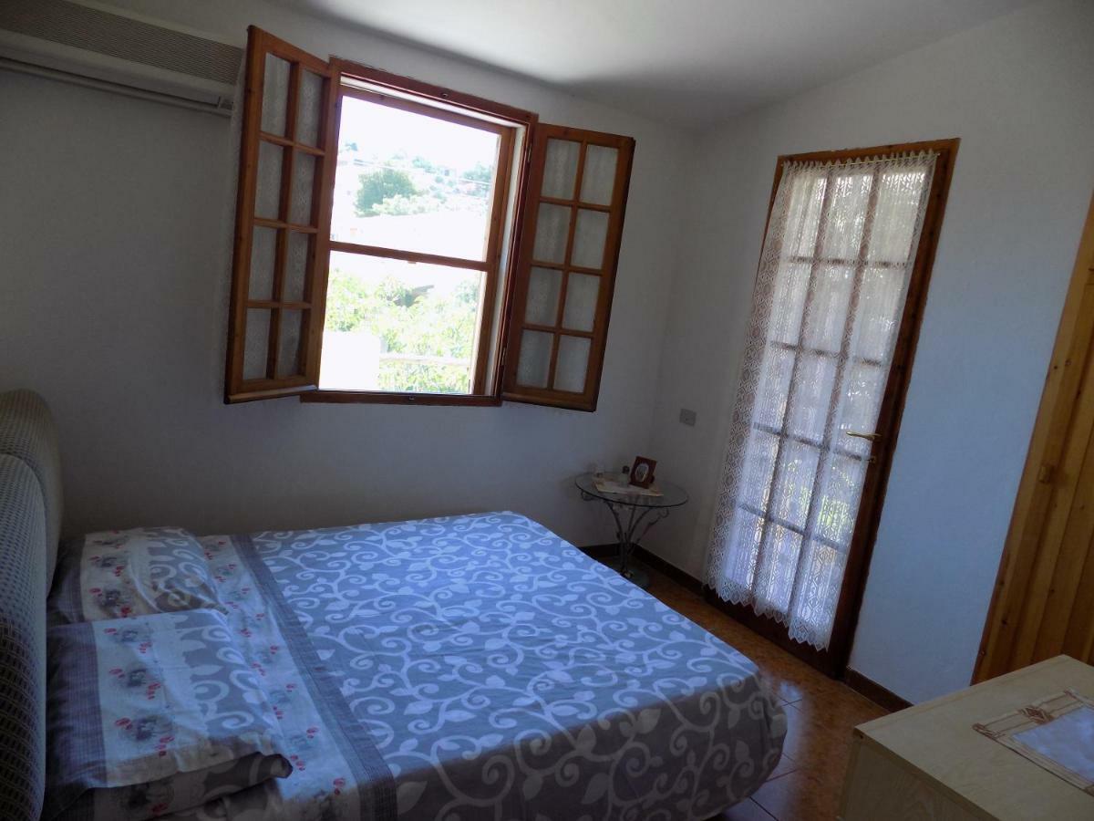 Casa Vacanze Gardenia Соланас Экстерьер фото